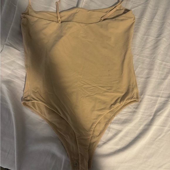 SKIMS BODYSUIT SIZE MEDIUM - Picture 5 of 7